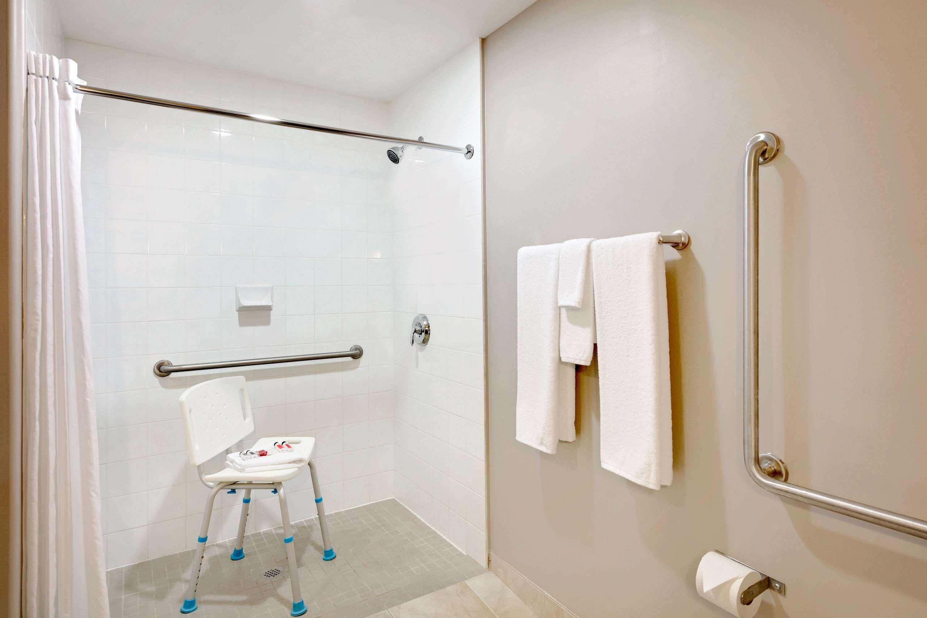 Super 8 By Wyndham Kapuskasing Hotel Ngoại thất bức ảnh