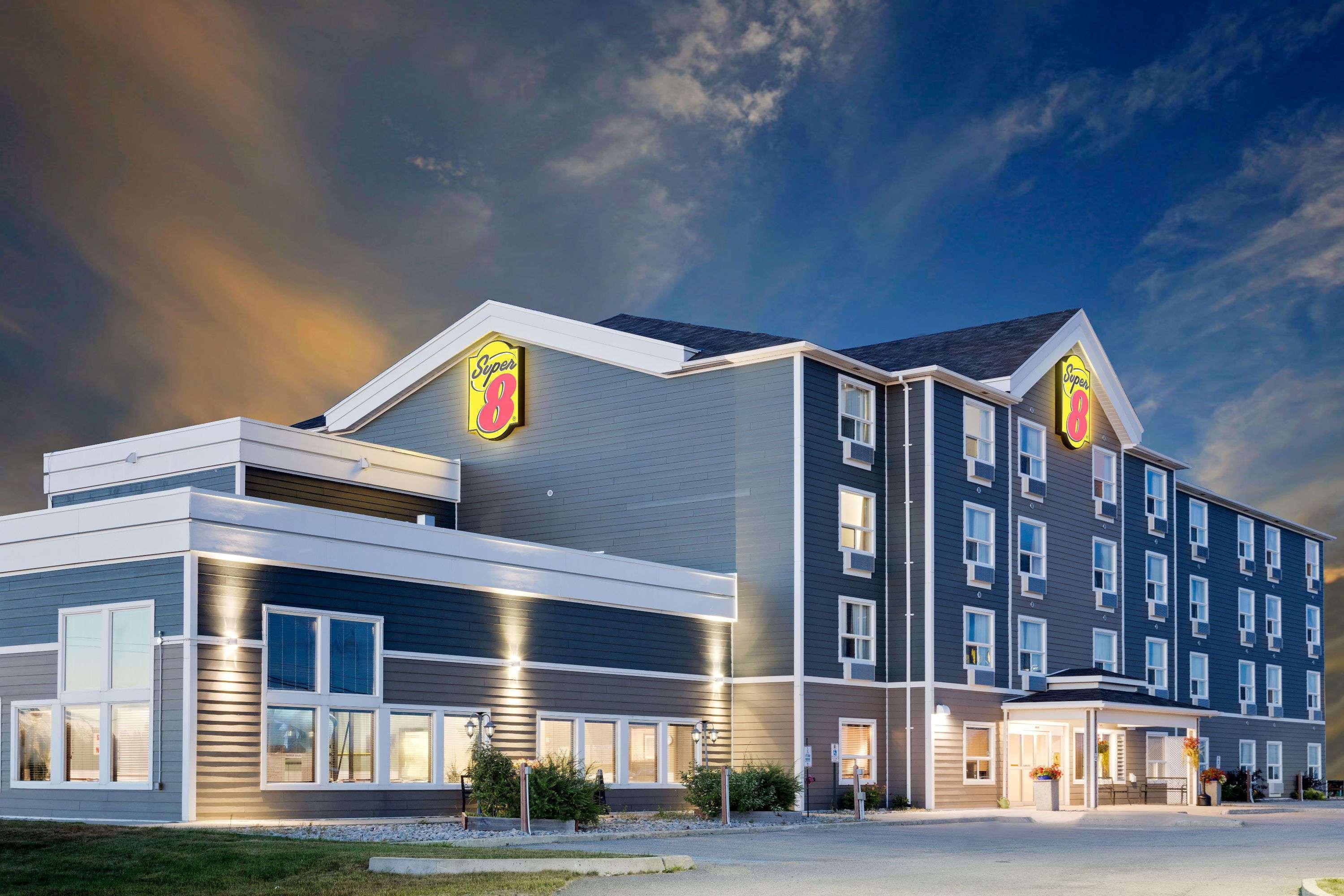 Super 8 By Wyndham Kapuskasing Hotel Ngoại thất bức ảnh