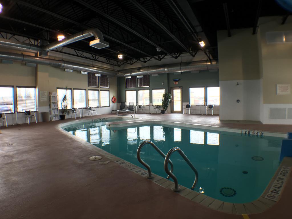 Super 8 By Wyndham Kapuskasing Hotel Ngoại thất bức ảnh