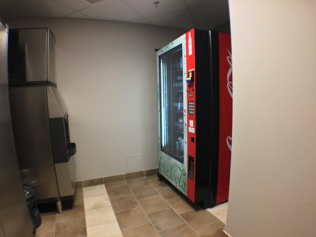 Super 8 By Wyndham Kapuskasing Hotel Ngoại thất bức ảnh