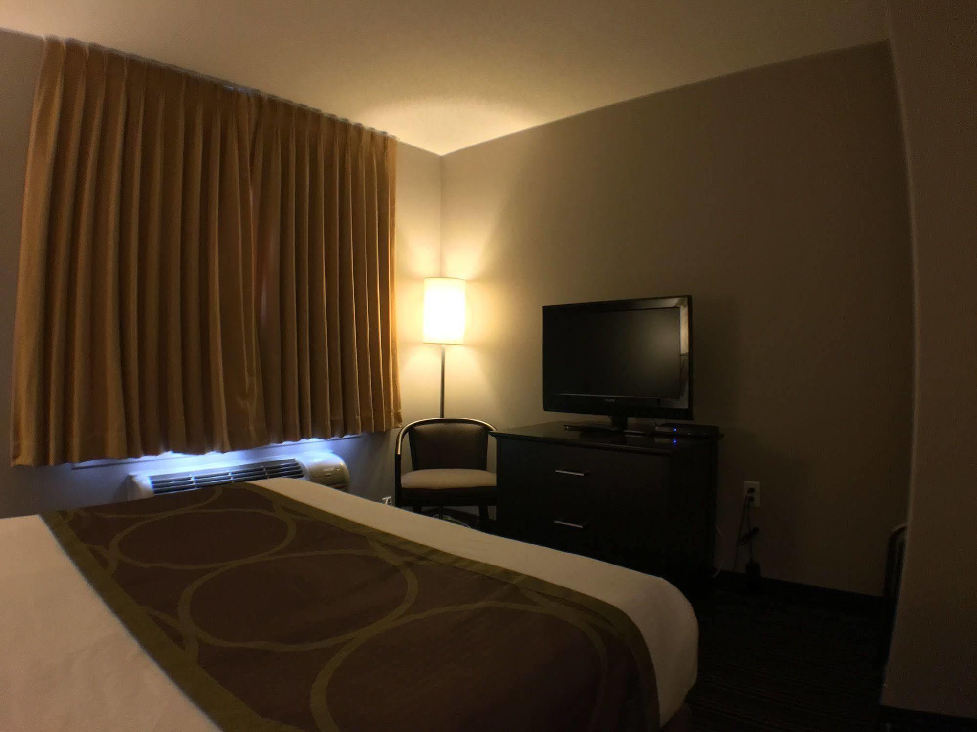 Super 8 By Wyndham Kapuskasing Hotel Ngoại thất bức ảnh