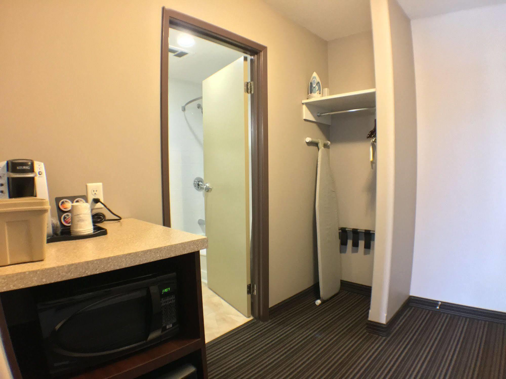Super 8 By Wyndham Kapuskasing Hotel Ngoại thất bức ảnh