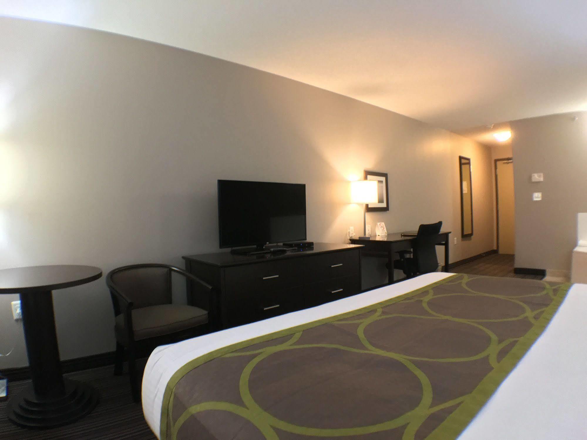 Super 8 By Wyndham Kapuskasing Hotel Ngoại thất bức ảnh