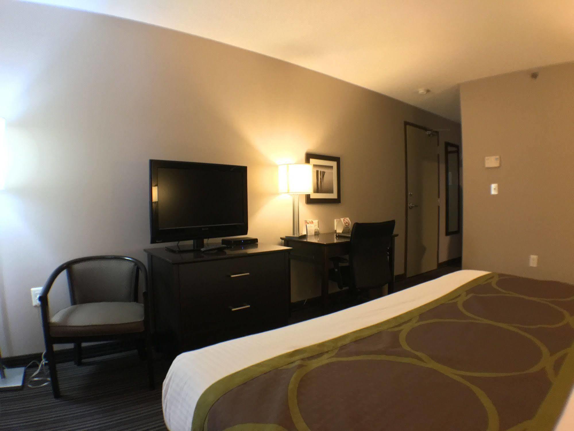 Super 8 By Wyndham Kapuskasing Hotel Ngoại thất bức ảnh