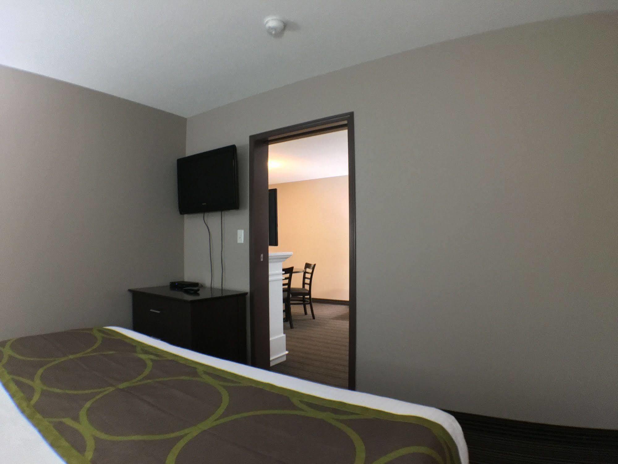 Super 8 By Wyndham Kapuskasing Hotel Ngoại thất bức ảnh