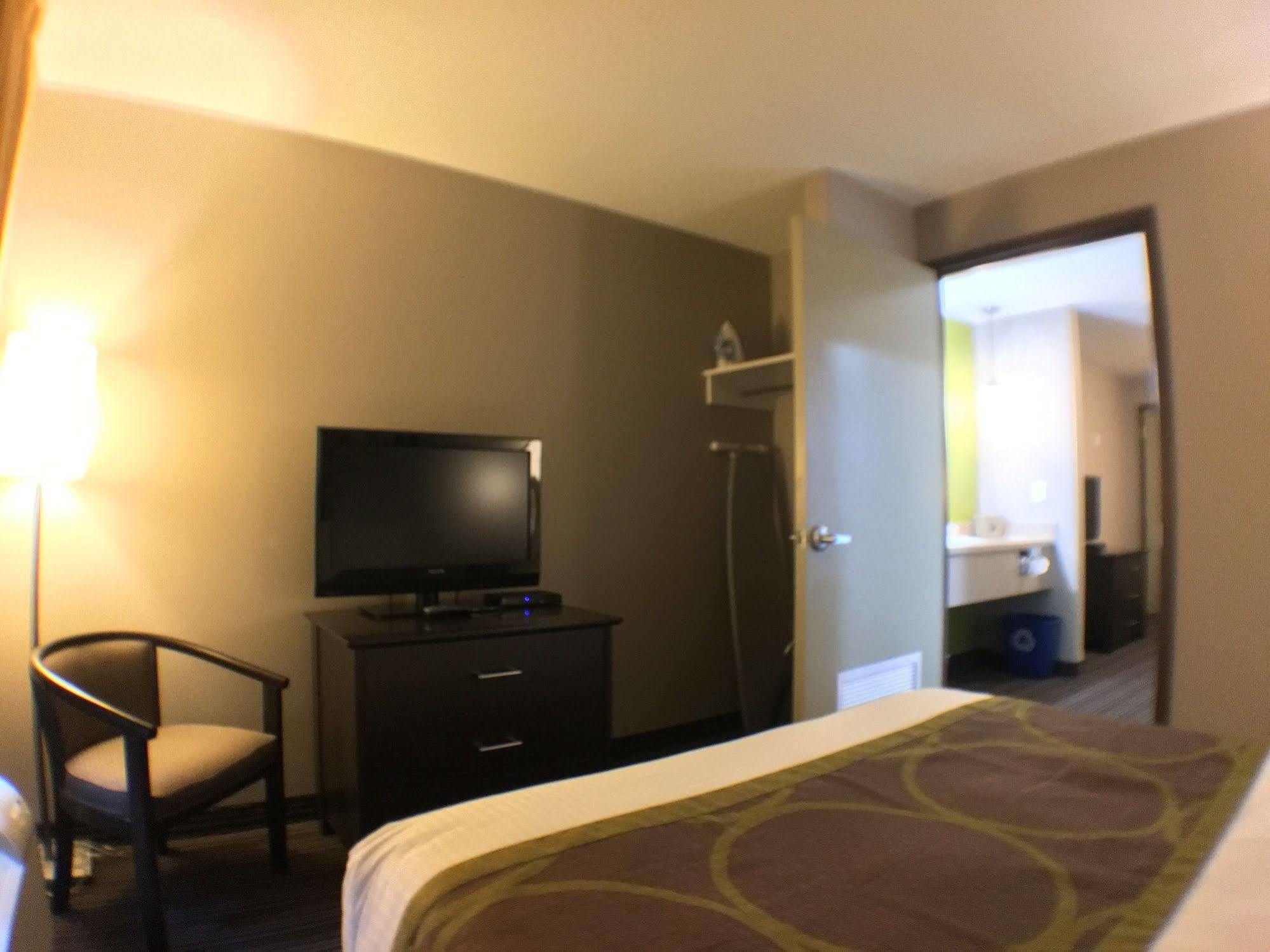 Super 8 By Wyndham Kapuskasing Hotel Ngoại thất bức ảnh