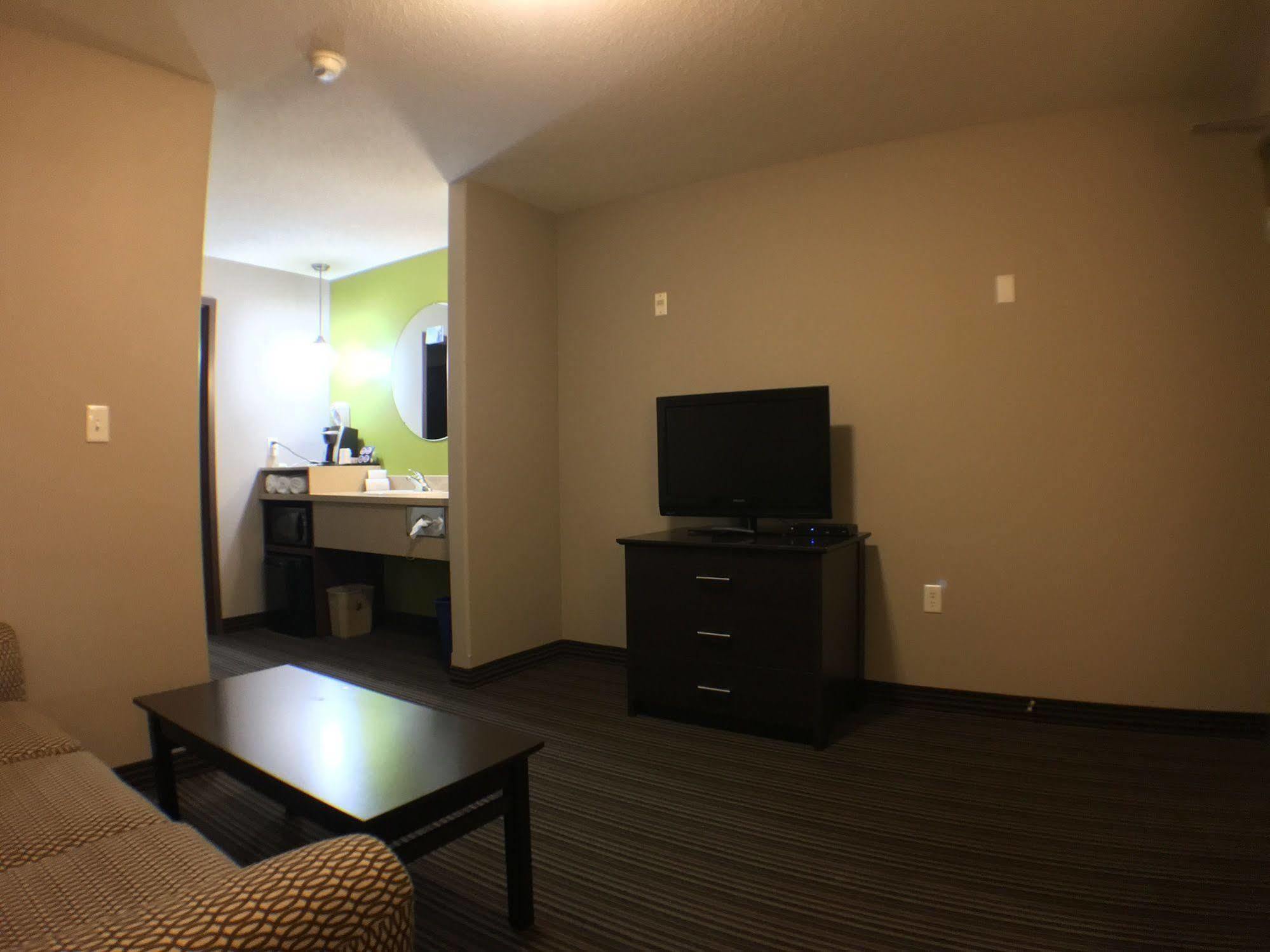 Super 8 By Wyndham Kapuskasing Hotel Ngoại thất bức ảnh