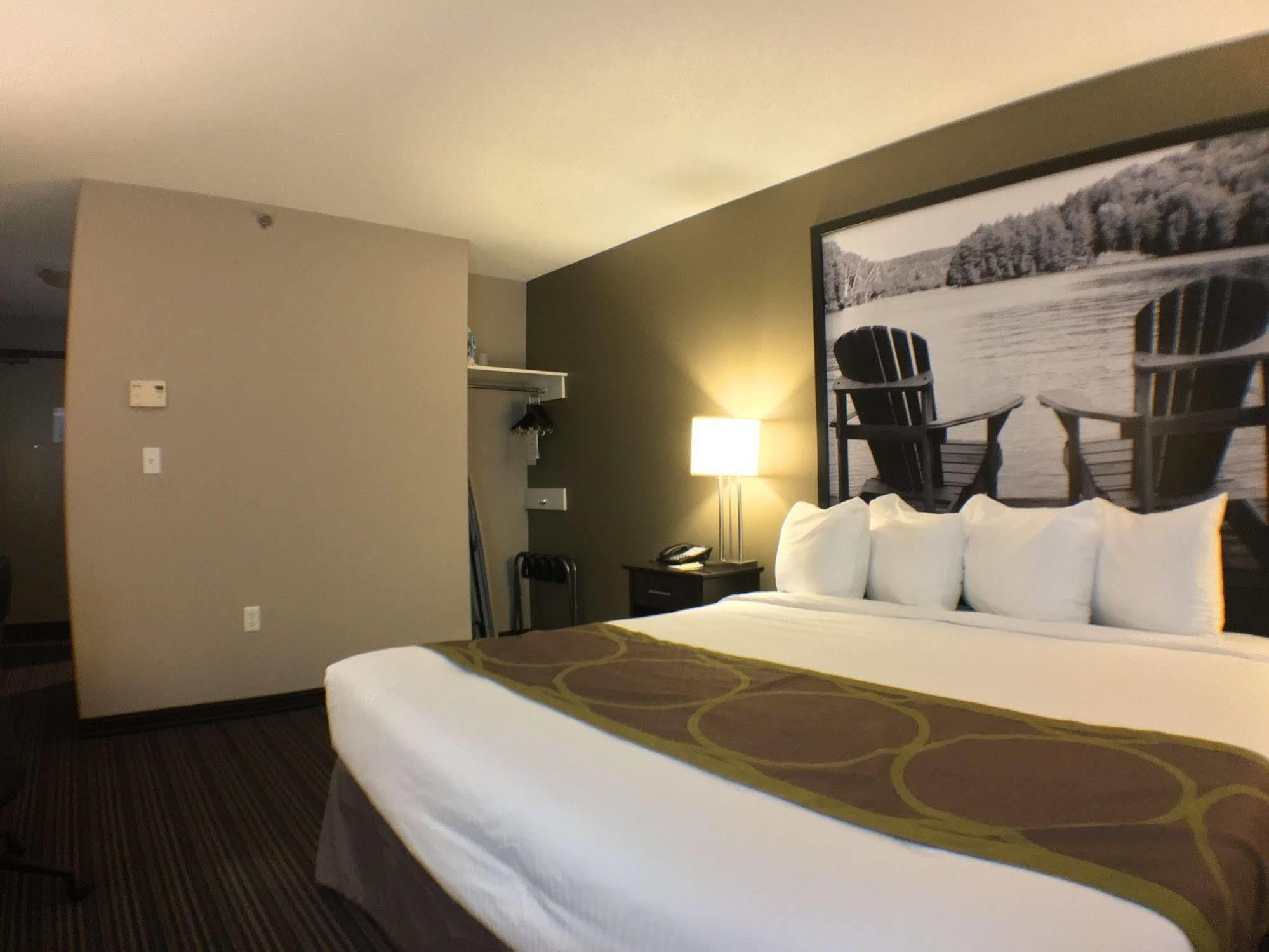 Super 8 By Wyndham Kapuskasing Hotel Ngoại thất bức ảnh