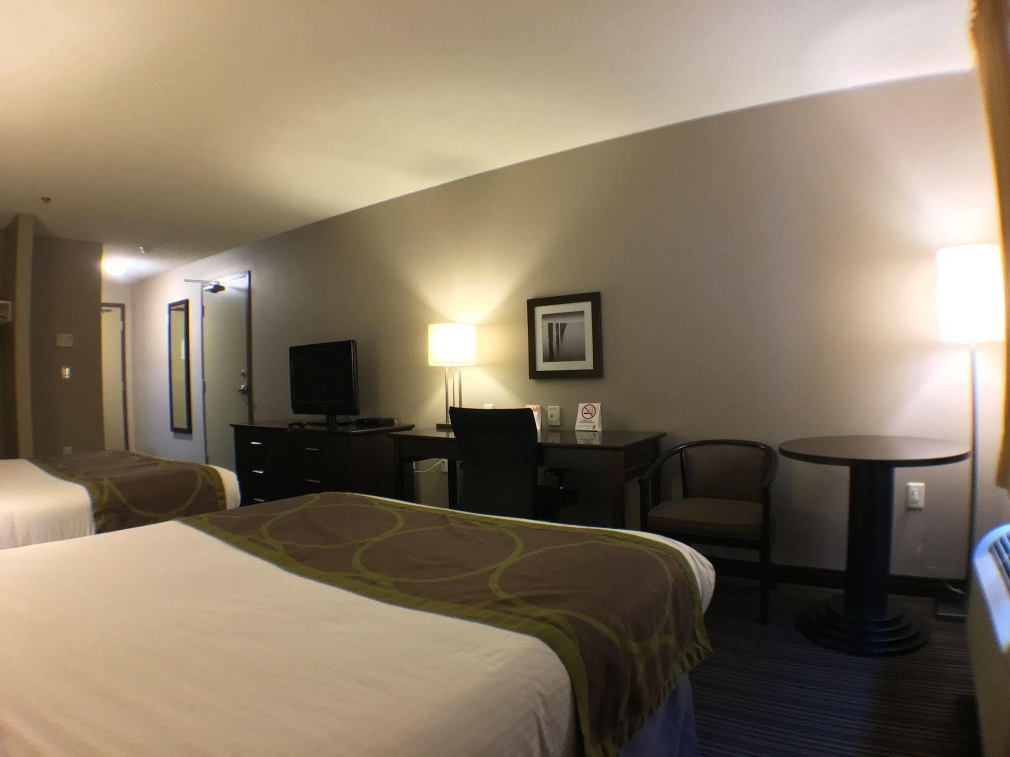 Super 8 By Wyndham Kapuskasing Hotel Ngoại thất bức ảnh