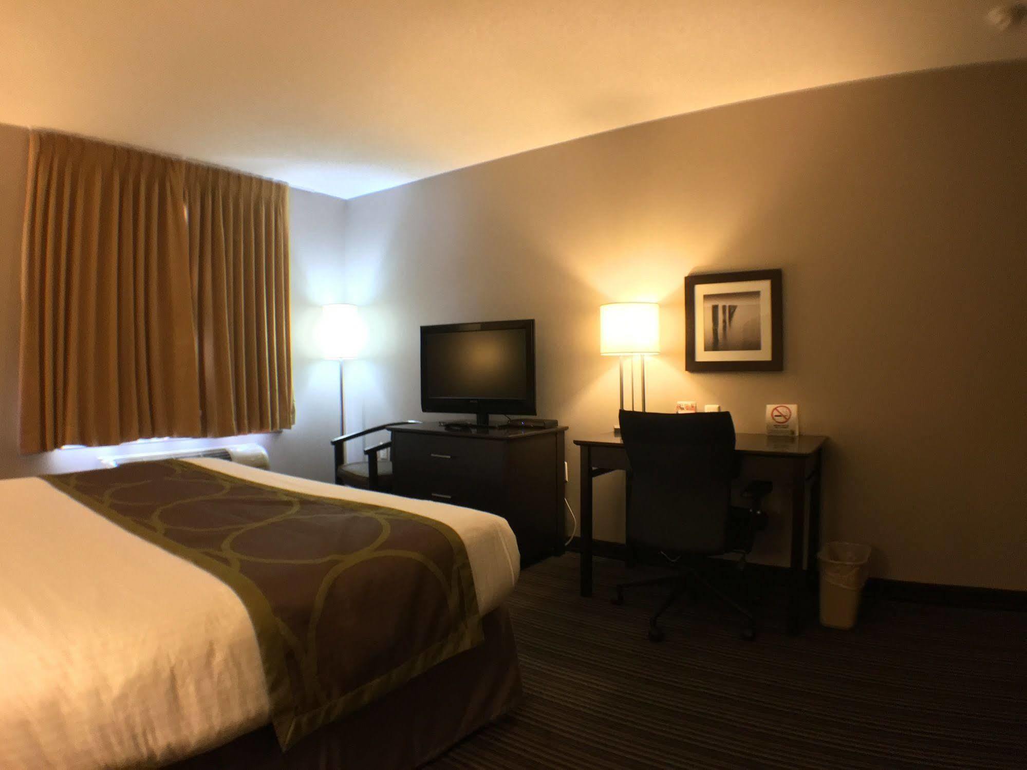 Super 8 By Wyndham Kapuskasing Hotel Ngoại thất bức ảnh