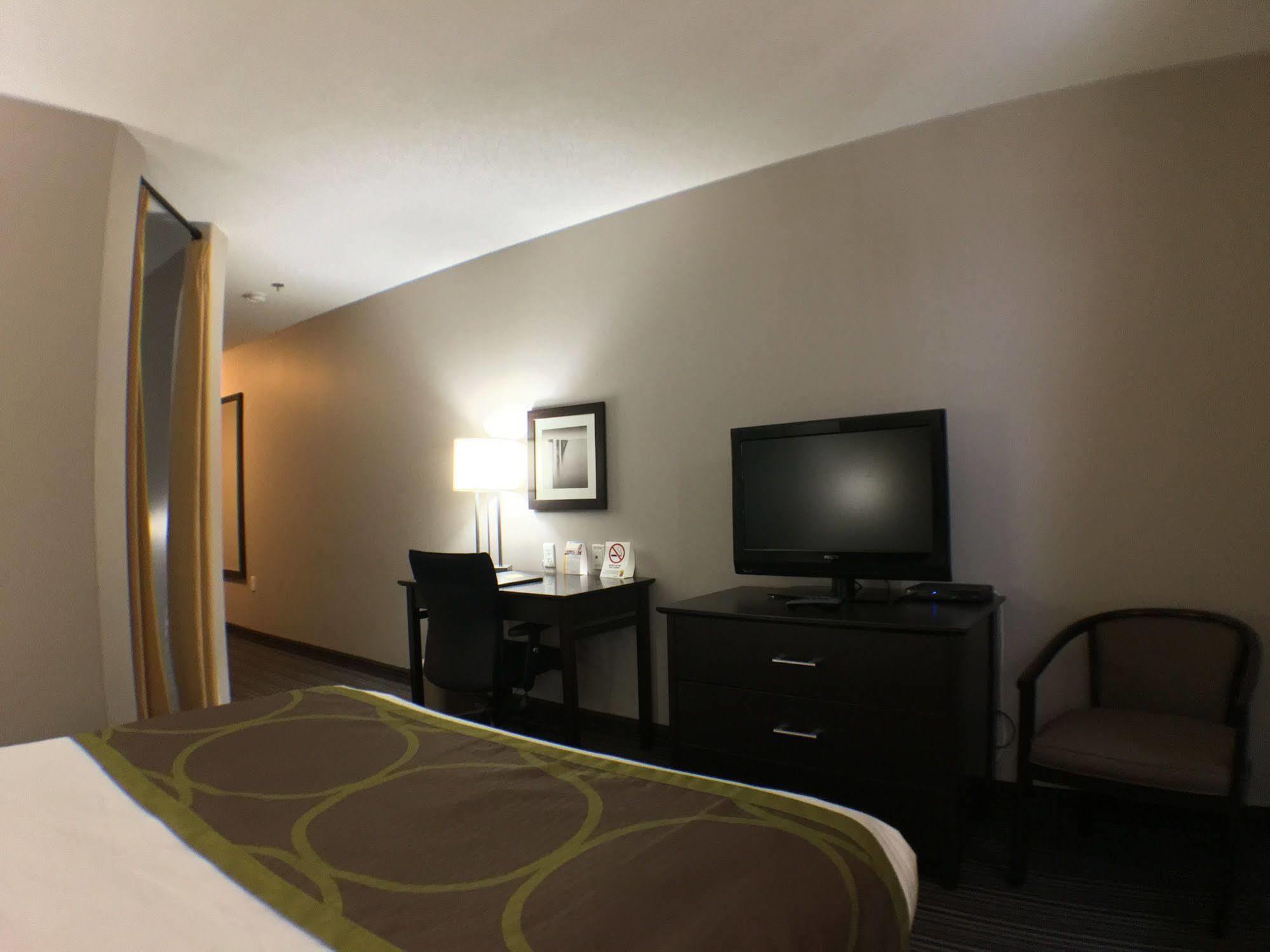 Super 8 By Wyndham Kapuskasing Hotel Ngoại thất bức ảnh