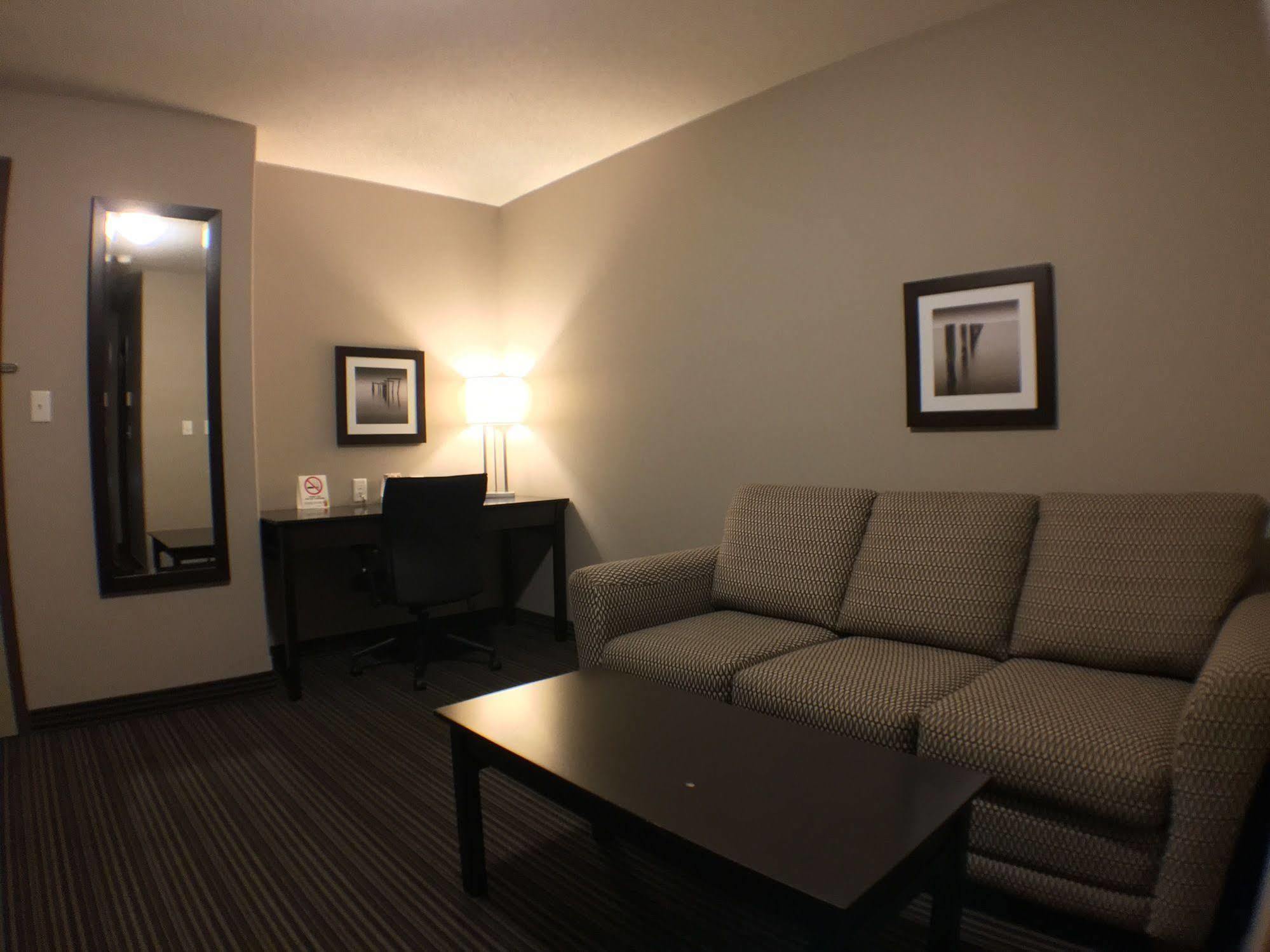 Super 8 By Wyndham Kapuskasing Hotel Ngoại thất bức ảnh