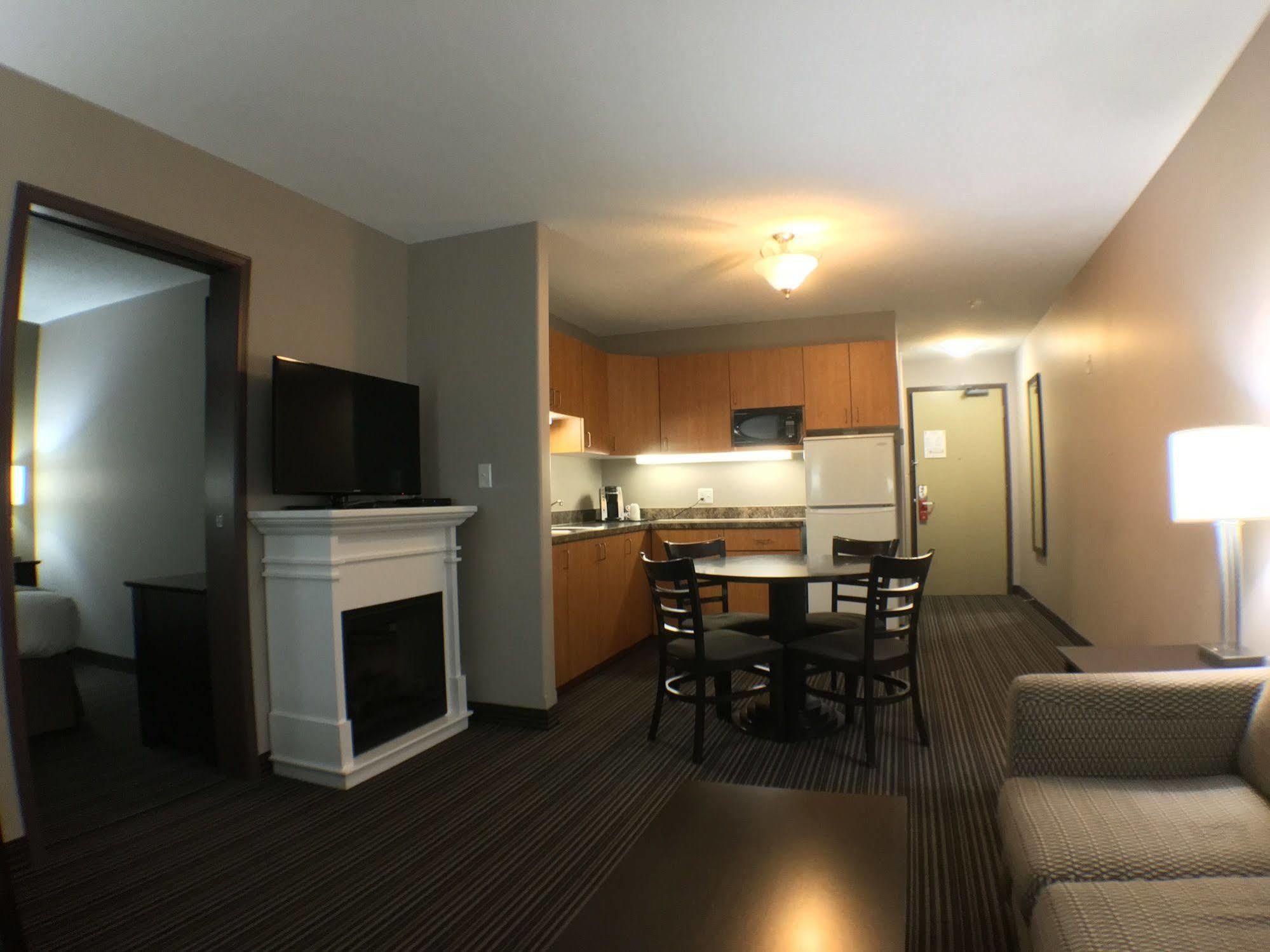 Super 8 By Wyndham Kapuskasing Hotel Ngoại thất bức ảnh